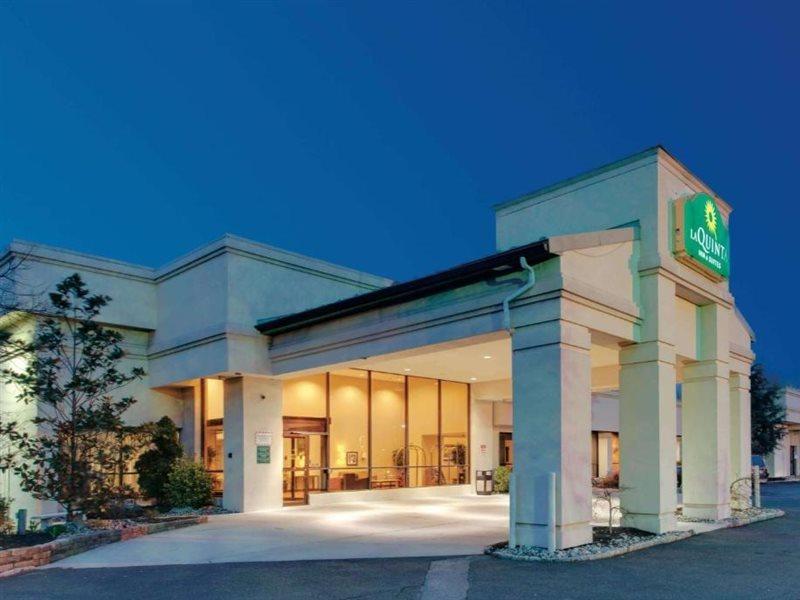 ラ キンタ イン&スイーツ バイ ウィンダム フェアフィールド Nj エクステリア 写真